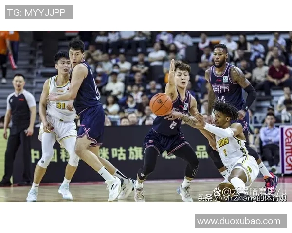 2016年CBA精彩对决上海队迎战北京队激烈角逐引发球迷热情